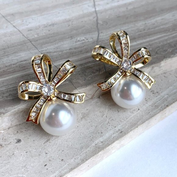 NEW ~ Anthropologie, BHLDN, Gemelli Pearl & Rhinestone "Layla" Gold Bow Earrings - Picture 6 of 12
